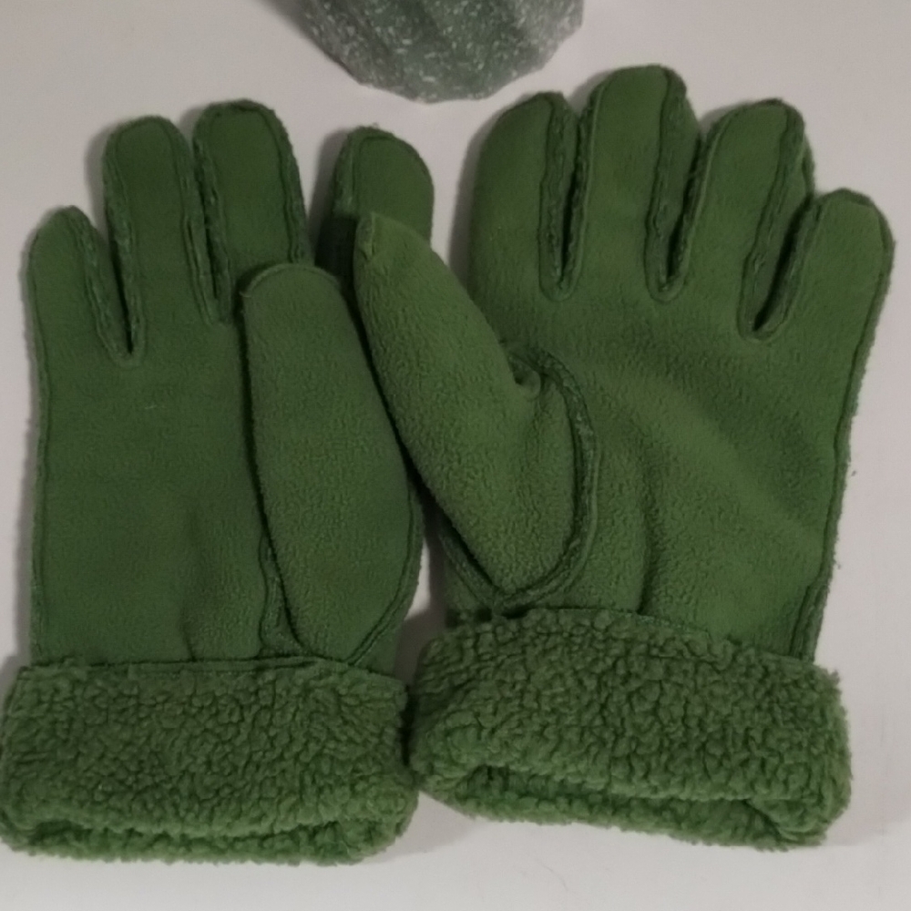 Lands' End Green Fleece Gloves - Picture 2 of 3